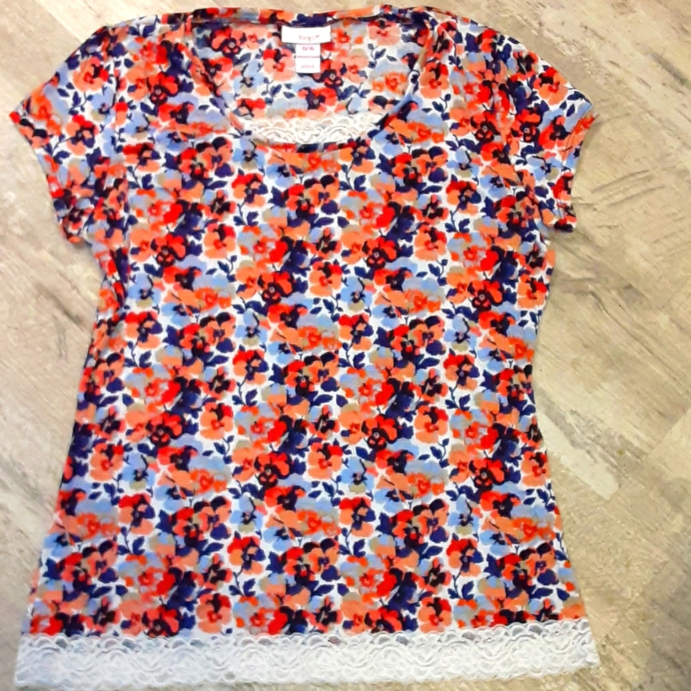 Loop 18 lace and Pansy flower print top